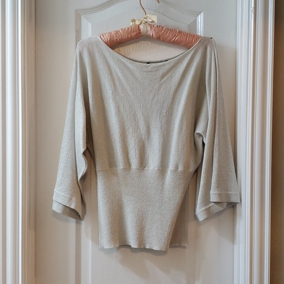 Larry Levine wide sleeve light sweater top - Picture 1 of 6